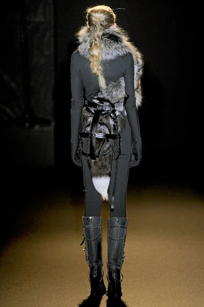 Look 18